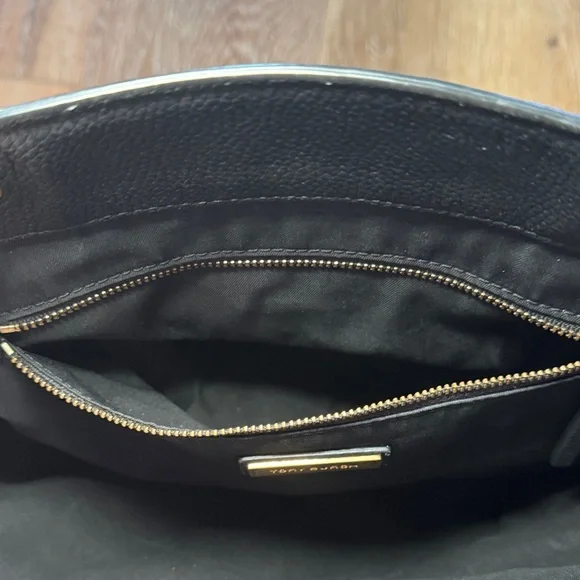 Black Leather Tory Burch Everly Tote Bag - Picture 5 of 6